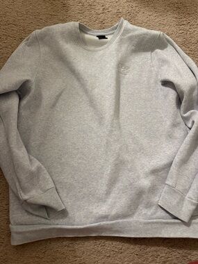 Classic Light Gray Crewneck Sweatshirt - Underarmour
